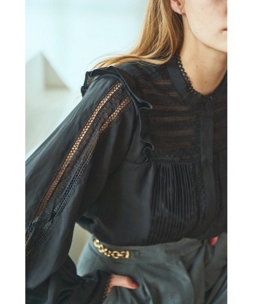 Estella.K(エステラケー)の「Alila Blouse スタンドボーダーレースBL(シャツ/ブラウス・レディース・ベージュ系/ホワイト/ブラック・FREE)」の18枚目の写真