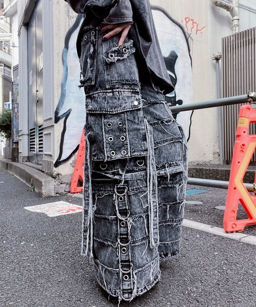 REFLEM レフレム 2WAY 切り替え　ツギハギ カーゴ　デニム　パンツ　黒 REFLEM（レフレム）の「『REFLEM/レフレム』2WAY切替ワイドデニム
