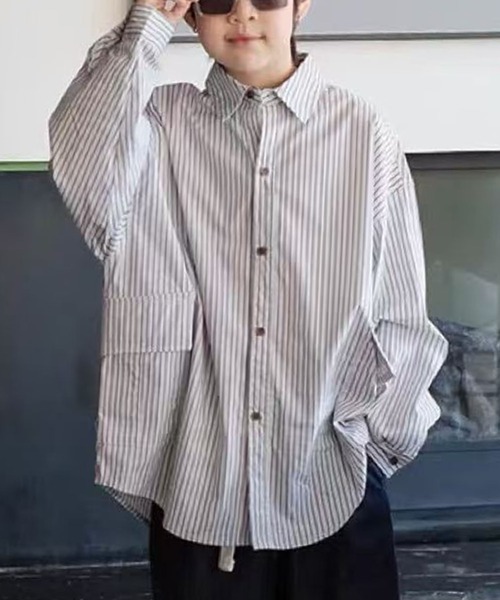 aimoha(アイモハ)の「【aimoha KIDS】キッズフラップポケット付きストライプシャツ(シャツ/ブラウス・キッズ・ライトグレー・120/150/140/130/110)」の1枚目の写真