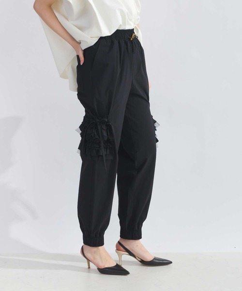 PICCIN(ピッチン)の「ポケットフリルカーゴパンツ(カーゴパンツ・レディース・ブラック/ベージュ・M)」の4枚目の写真