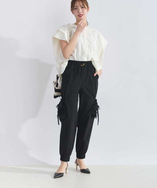 PICCIN(ピッチン)の「ポケットフリルカーゴパンツ(カーゴパンツ・レディース・ブラック/ベージュ・M)」の8枚目の写真