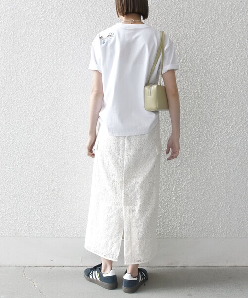 SHIPS any(シップス エニィ)の「【SHIPS any別注】Collegiate Pacific:〈洗濯機可能〉V ガゼット プリント & 刺繍 Tシャツ 25SS(Tシャツ/カットソー・レディース・ホワイト/ライトグレー/ライトグレー系/チャコールグレー・ONE SIZE)」の6枚目の写真