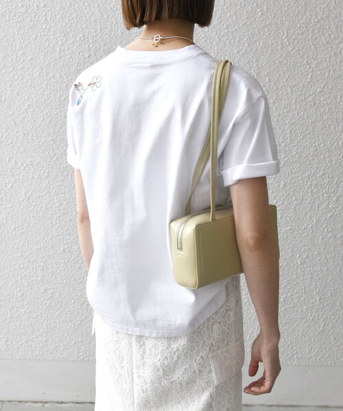 SHIPS any(シップス エニィ)の「【SHIPS any別注】Collegiate Pacific:〈洗濯機可能〉V ガゼット プリント & 刺繍 Tシャツ 25SS(Tシャツ/カットソー・レディース・ホワイト/ライトグレー/ライトグレー系/チャコールグレー・ONE SIZE)」の11枚目の写真