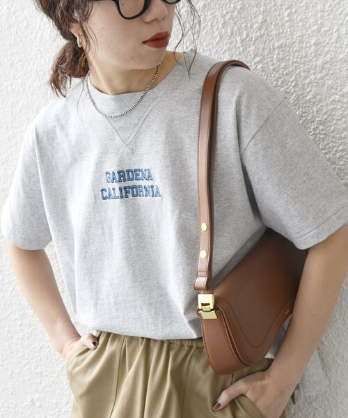 SHIPS any(シップス エニィ)の「【SHIPS any別注】Collegiate Pacific:〈洗濯機可能〉V ガゼット プリント & 刺繍 Tシャツ 25SS(Tシャツ/カットソー・レディース・ホワイト/ライトグレー/ライトグレー系/チャコールグレー・ONE SIZE)」の15枚目の写真