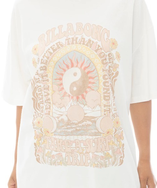 BILLABONG（ビラボン）の「BILLABONG レディース GRAPHIC PRINT LOOSE TEE Tシャツ 【2025年春夏モデル】/ビラボンフロントグラフィッククルーネック半袖Tシャツ（Tシャツ/カットソー・レディース・オレンジ系その他/ホワイト/オフホワイト/ライトパープル・MEDIUM）」の7枚目の写真