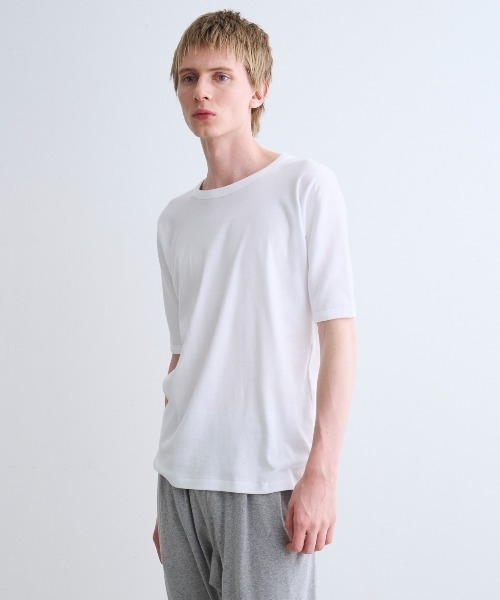 three dots(スリードッツ)の「オーガニックコットンニット クルーネックTシャツ(シャツ/ブラウス・メンズ・オリーブ/ベージュ系その他・MEDIUM/LARGE/X-LARGE/SMALL)」の6枚目の写真