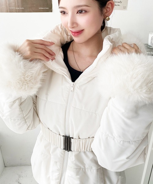 COACH フード付きホワイトダウンジャケット セール】ベルト付きフードファーダウンジャケット（ダウンジャケット