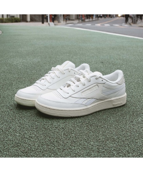 Reebok（リーボック）の「クラブシー リベンジ / CLUB C REVENGE（スニーカー・メンズ・アイボリー/ホワイト・27.5cm/28.0cm/28.5cm/29.0cm/30.0cm/22.5cm/23.0cm/23.5cm/24.5cm/24.0cm/25.0cm/25.5cm/26.0cm/26.5cm/27.0cm）」の3枚目の写真