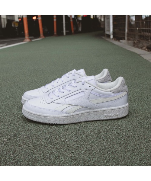 Reebok（リーボック）の「クラブシー リベンジ / CLUB C REVENGE（スニーカー・メンズ・アイボリー/ホワイト・27.5cm/28.0cm/28.5cm/29.0cm/30.0cm/22.5cm/23.0cm/23.5cm/24.5cm/24.0cm/25.0cm/25.5cm/26.0cm/26.5cm/27.0cm）」の4枚目の写真