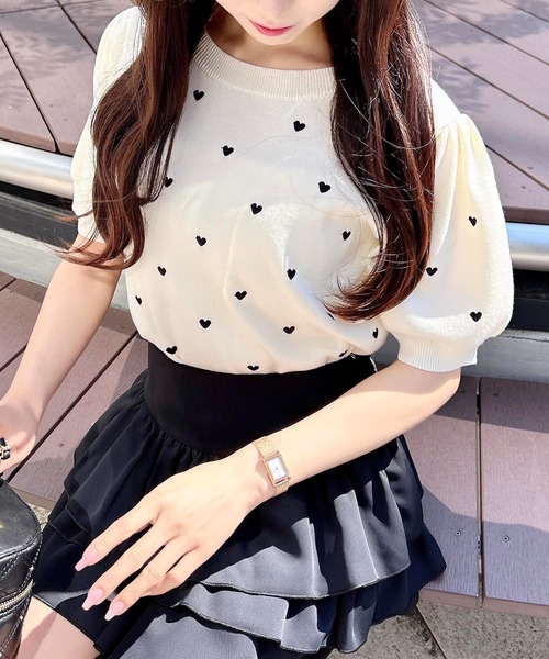 INGNI(イング)の「クルーネックハート刺繍ニット(ニット/セーター・レディース・ホワイト×ブラック/ブラック×ホワイト/ベージュ系2/ピンク系2・M)」の6枚目の写真