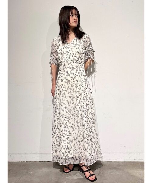 LAGUNAMOON(ラグナムーン)の「ドロストスリーブプリントワンピース(ワンピース・レディース・グリーン/アイボリー・SMALL/MEDIUM)」の2枚目の写真