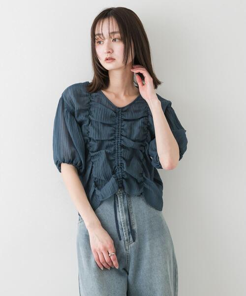 SENSE OF PLACE by URBAN RESEARCH(センスオブプレイスバイアーバンリサーチ)の「シャーリングブラウス(5分袖)(シャツ/ブラウス・レディース・オフホワイト/グリーン/ブラック・ONE)」の5枚目の写真