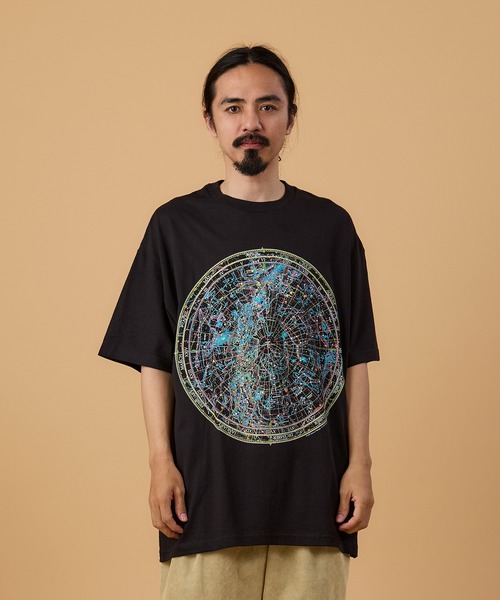 SAWINTO(ソイント)の「VARIOUS PRINT "STELLAR CARTOGRAPHY"/ヴェアリアス プリント "ステラ― カートグラフィー”(Tシャツ/カットソー・メンズ・ブラック・LARGE/MEDIUM/X-LARGE)」の1枚目の写真