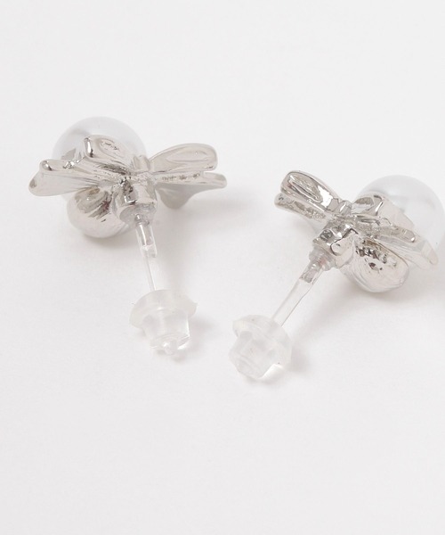 FOREVER 21(フォーエバー トゥエンティーワン)の「リボンパールピアス(ピアス(両耳用)・レディース・ゴールド/シルバー・FREE)」の4枚目の写真