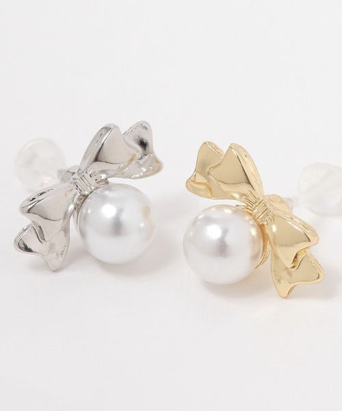 FOREVER 21(フォーエバー トゥエンティーワン)の「リボンパールピアス(ピアス(両耳用)・レディース・ゴールド/シルバー・FREE)」の5枚目の写真