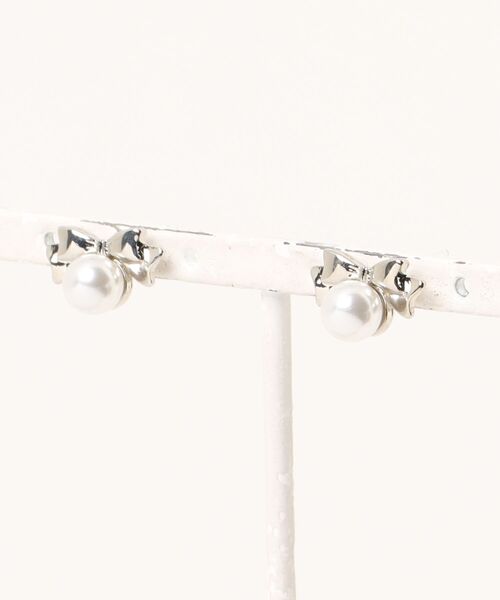 FOREVER 21(フォーエバー トゥエンティーワン)の「リボンパールピアス(ピアス(両耳用)・レディース・ゴールド/シルバー・FREE)」の8枚目の写真