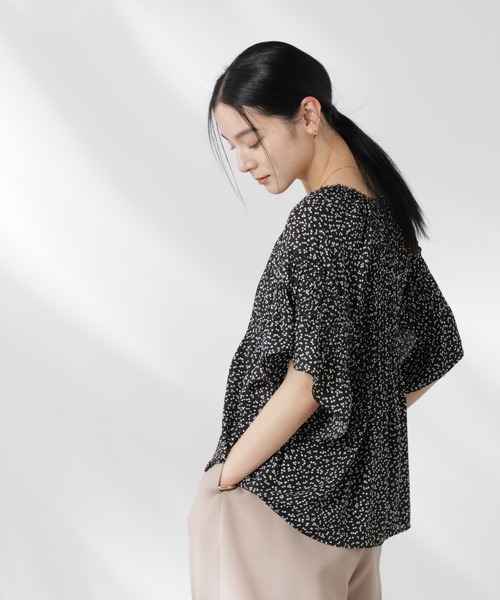 nano・universe - ナノユニバース ランダムドットシフォンブラウス BLK ランダムドット ショート丈 Vネック ブラウス