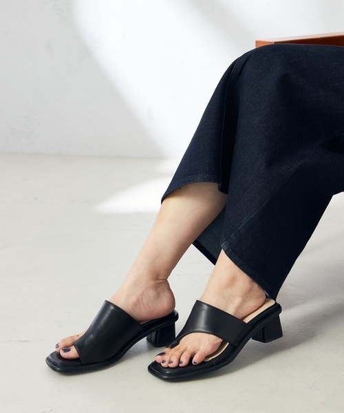 a.v.v（アーヴェヴェ）の「トングサンダル（サンダル・レディース・アイボリー/ブラック・24.5/23.5/22.5）」の9枚目の写真