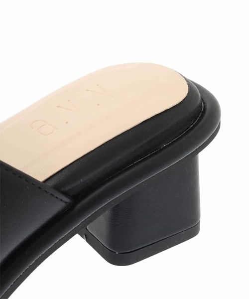 a.v.v（アーヴェヴェ）の「トングサンダル（サンダル・レディース・アイボリー/ブラック・24.5/23.5/22.5）」の16枚目の写真