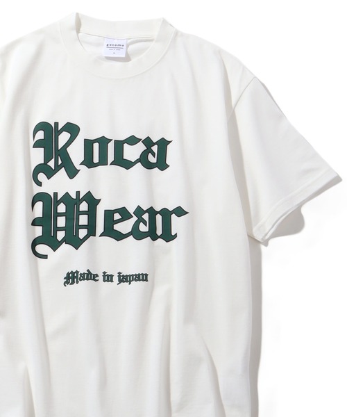 ROCAWEAR(ロカウェア)の「【ROCAWEAR/ロカウェア】オールドイングリッシュ ロゴプリント 半袖Tシャツ メイドインジャパン(Tシャツ/カットソー・メンズ・ブラック/ホワイト・M/L/XL)」の2枚目の写真