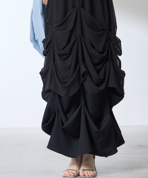 &. NOSTALGIA（アンドドットノスタルジア）の「【ZOZO限定】変形ドロストシャーリングスカート（スカート・レディース・ブラック/ホワイト・M）」の4枚目の写真