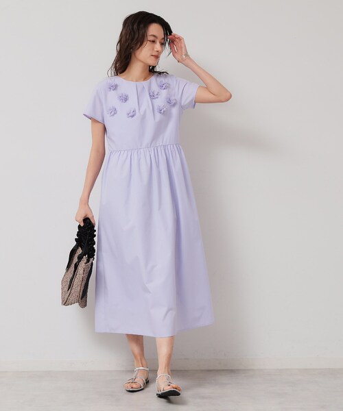 Sunauna（スーナウーナ）の「【接触冷感／フラワーモチーフ】フレンチスリーブワンピース（ワンピース・レディース・ブルー/ネイビー/ライトパープル・36/38/40）」の3枚目の写真