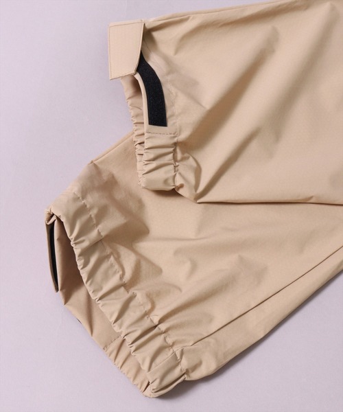 LUXE/R GOLF（ラグジュ ゴルフ）の「(RM)【LUXE/R GOLF】2レイヤー バイカラー ブルゾン+パンツ[肘・膝部分取り外し可能]（ナイロンジャケット・メンズ・ブラック×ベージュ/ブラック×グレー・L/M）」の22枚目の写真