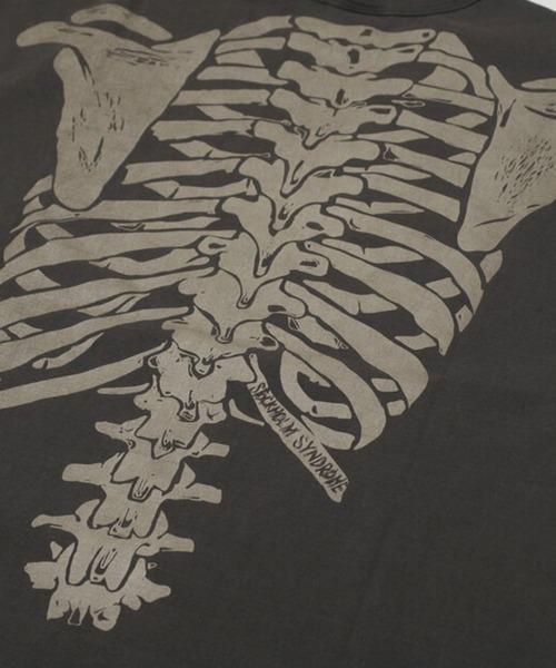 STOCKHOLM SYNDROME(ストックホルムシンドローム)の「STOCKHOLM SYNDROME/SKELETON T(Tシャツ/カットソー・メンズ・カーキ/チャコール/ライトグレー・FREE)」の4枚目の写真