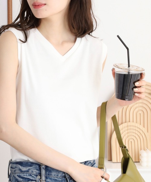 atONE(アットワン)の「Vネックノースリーブトップス(Tシャツ/カットソー・レディース・グレイッシュベージュ/ブラック/オフホワイト・L/LL/4L/3L/M)」の7枚目の写真