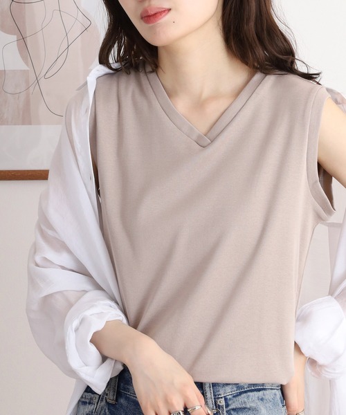 atONE(アットワン)の「Vネックノースリーブトップス(Tシャツ/カットソー・レディース・グレイッシュベージュ/ブラック/オフホワイト・L/LL/4L/3L/M)」の13枚目の写真