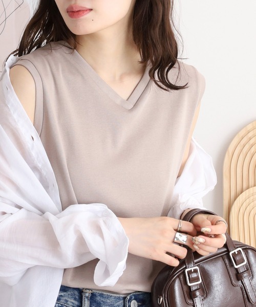 atONE(アットワン)の「Vネックノースリーブトップス(Tシャツ/カットソー・レディース・グレイッシュベージュ/ブラック/オフホワイト・L/LL/4L/3L/M)」の12枚目の写真