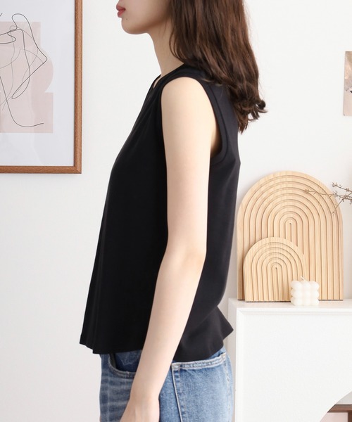 atONE(アットワン)の「Vネックノースリーブトップス(Tシャツ/カットソー・レディース・グレイッシュベージュ/ブラック/オフホワイト・L/LL/4L/3L/M)」の16枚目の写真