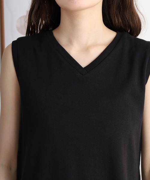 atONE(アットワン)の「Vネックノースリーブトップス(Tシャツ/カットソー・レディース・グレイッシュベージュ/ブラック/オフホワイト・L/LL/4L/3L/M)」の18枚目の写真