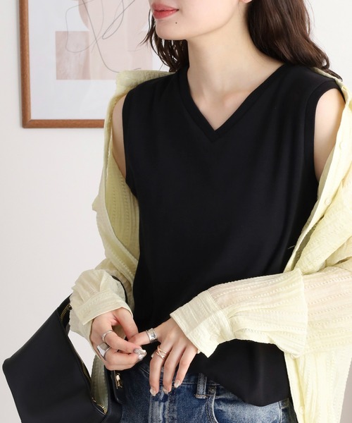 atONE(アットワン)の「Vネックノースリーブトップス(Tシャツ/カットソー・レディース・グレイッシュベージュ/ブラック/オフホワイト・L/LL/4L/3L/M)」の8枚目の写真