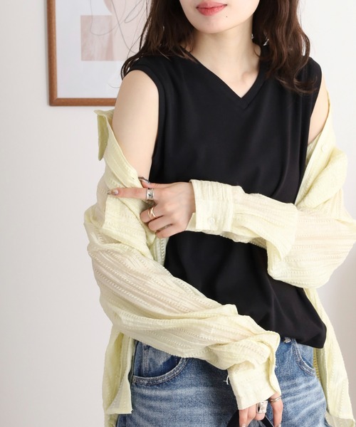 atONE(アットワン)の「Vネックノースリーブトップス(Tシャツ/カットソー・レディース・グレイッシュベージュ/ブラック/オフホワイト・L/LL/4L/3L/M)」の10枚目の写真