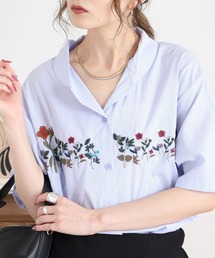 Emago（イマゴ）の「EMAGO 花刺繍ストライプシャツ（シャツ/ブラウス）」