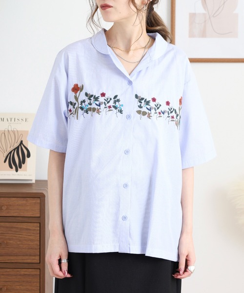 Emago(イマゴ)の「EMAGO 花刺繍ストライプシャツ(シャツ/ブラウス・レディース・ブルー/グレー・FREE)」の7枚目の写真