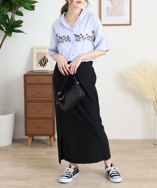 Emago(イマゴ)の「EMAGO 花刺繍ストライプシャツ(シャツ/ブラウス・レディース・ブルー/グレー・FREE)」の6枚目の写真