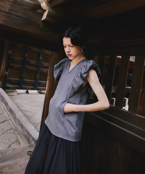 OMMO(オーエムエムオー)の「BIG SHOULDER BALLOON OP(ワンピース・レディース・ブラック/グレー・36/38)」の9枚目の写真