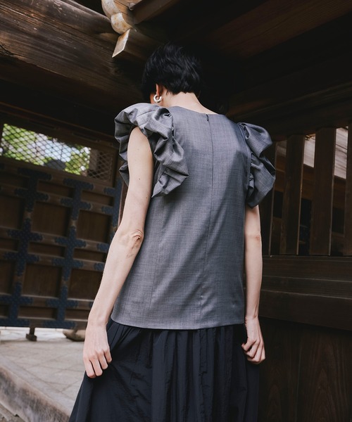 OMMO(オーエムエムオー)の「BIG SHOULDER BALLOON OP(ワンピース・レディース・ブラック/グレー・36/38)」の10枚目の写真