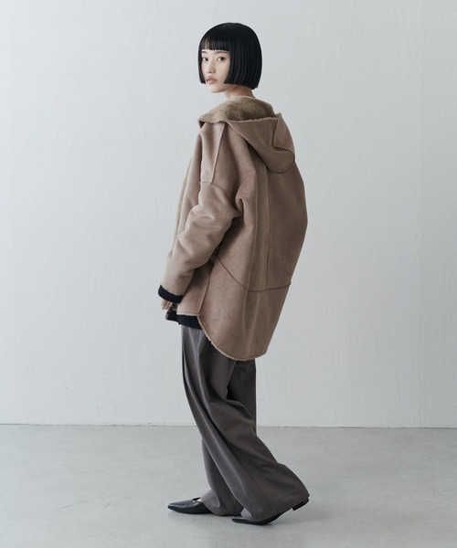 Lui's（ルイス）の「フェイクムートンコクーンフードコート（ムートンコート・レディース・モカ/チャコールグレー/ホワイト・FREE）」の10枚目の写真