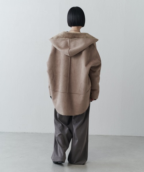 Lui's（ルイス）の「フェイクムートンコクーンフードコート（ムートンコート・レディース・モカ/チャコールグレー/ホワイト・FREE）」の11枚目の写真