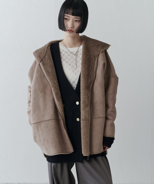 Lui's（ルイス）の「フェイクムートンコクーンフードコート（ムートン