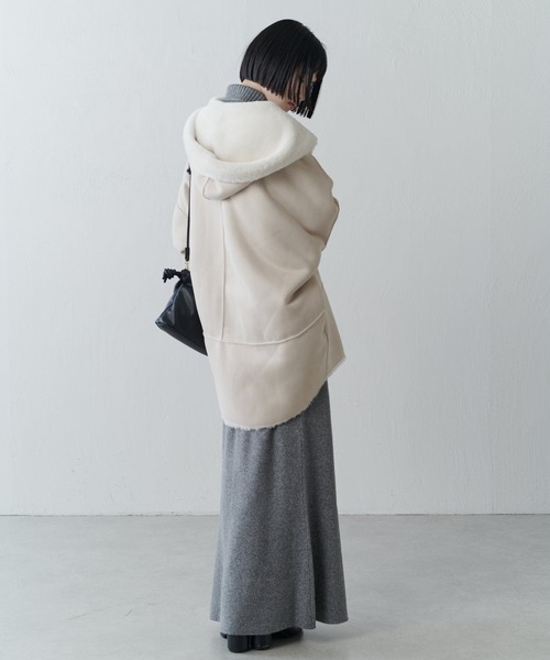 Lui's（ルイス）の「フェイクムートンコクーンフードコート（ムートンコート・レディース・モカ/チャコールグレー/ホワイト・FREE）」の17枚目の写真