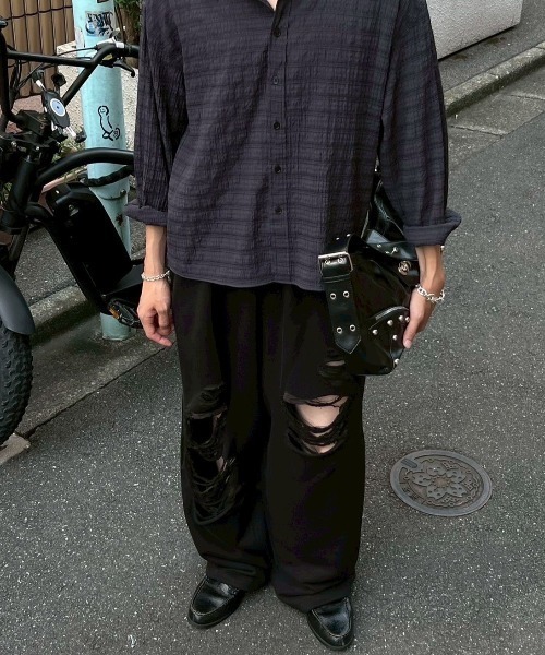 Chikashitsu +（チカシツプラス）の「【Chikashitsu +】buckle zipper studs bag / 【チカシツプラス】バックルジッパースタッズショルダーバッグ（ショルダーバッグ・メンズ・ブラック・ONE SIZE）」の22枚目の写真