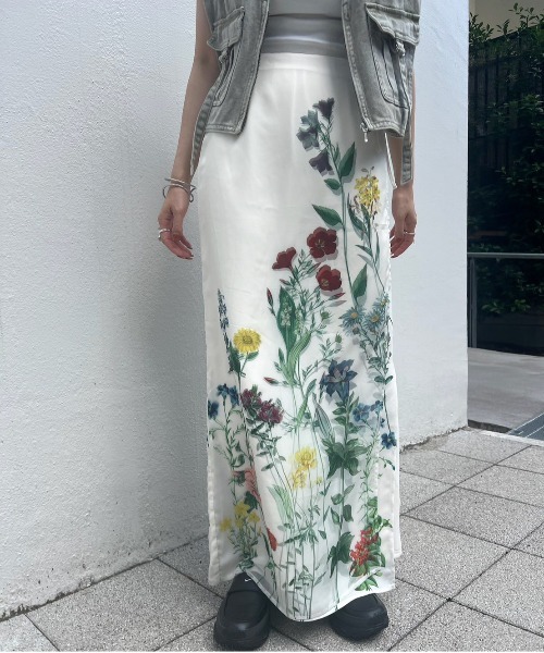 Ameri（アメリ）の「ESMERALDA IN FULL BLOOM SKIRT（スカート・レディース・オフホワイト/ブルー/ブラック・SMALL/MEDIUM）」の2枚目の写真