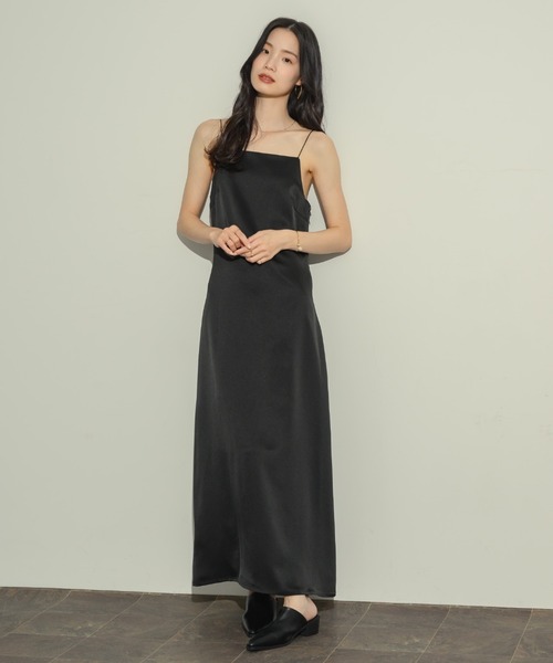 NEUNA（ヌナ）の「サテンバックシャンキャミワンピース（ワンピース・レディース・アイボリー/ブラック・FREE/SMALL）」の6枚目の写真