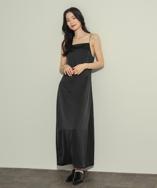 NEUNA（ヌナ）の「サテンバックシャンキャミワンピース（ワンピース・レディース・アイボリー/ブラック・FREE/SMALL）」の7枚目の写真