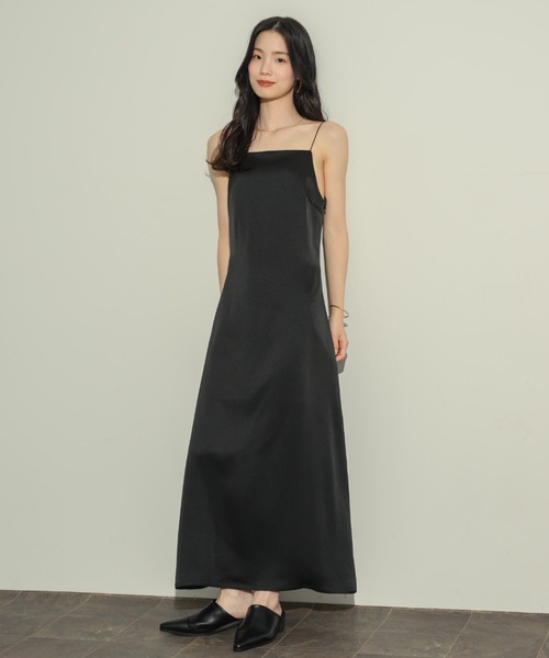 NEUNA（ヌナ）の「サテンバックシャンキャミワンピース（ワンピース・レディース・アイボリー/ブラック・FREE/SMALL）」の9枚目の写真