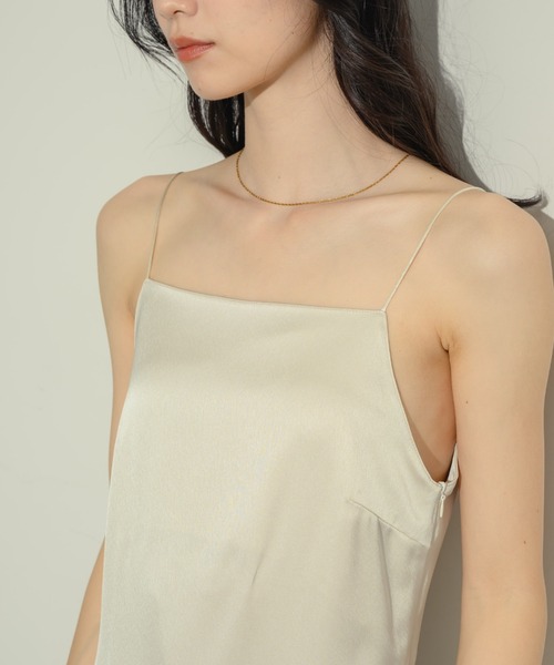 NEUNA（ヌナ）の「サテンバックシャンキャミワンピース（ワンピース・レディース・アイボリー/ブラック・FREE/SMALL）」の14枚目の写真